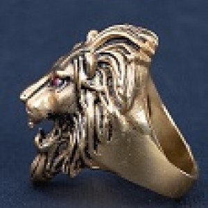 Lion-shaped gold men's ring